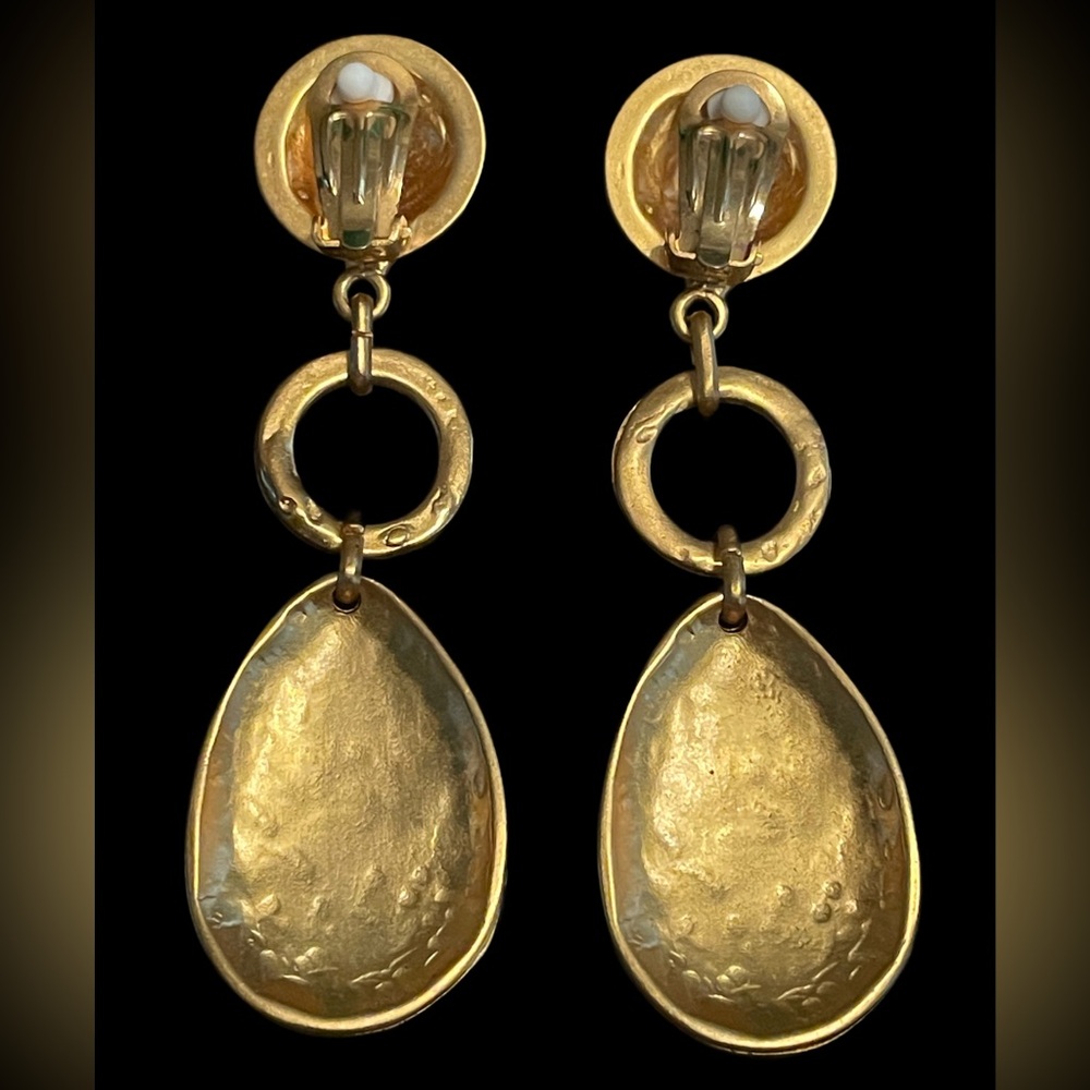 Vintage Clip On Earrings - Picture 2 of 3